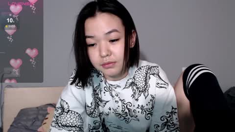 Snapshot of niia_osaki chatting on January 2025 05:04:02 PM Niia online show from January 2025 05:04:02 PM