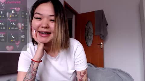 Snapshot of niia_osaki chatting on September 2025 09:43:01 AM Niia online show from September 2025 09:43:01 AM