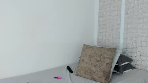 Niicole online show from November 2025 04:19:01 PM