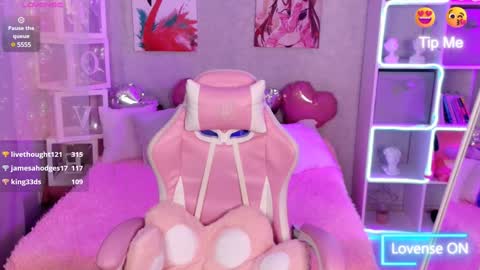 Snapshot of niicolle18 chatting on December 2024 05:18:02 AM Nicole online show from December 2024 05:18:02 AM