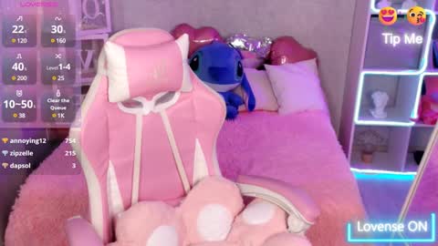 Snapshot of niicolle18 chatting on December 2024 05:07:01 AM Nicole online show from December 2024 05:07:01 AM