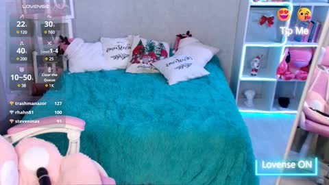 Snapshot of niicolle18 chatting on December 2024 09:17:02 AM Nicole online show from December 2024 09:17:02 AM