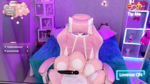 Snapshot of niicolle18 chatting on December 2024 04:09:02 PM Nicole online show from December 2024 04:09:02 PM