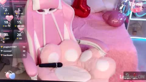 Snapshot of niicolle18 chatting on February 2025 02:43:01 PM Nicole online show from February 2025 02:43:01 PM