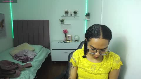 Snapshot of niina_lovee_ chatting on December 2024 06:28:02 PM online show from December 2024 06:28:02 PM