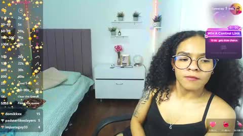Snapshot of niina_lovee_ chatting on December 2024 05:11:01 PM online show from December 2024 05:11:01 PM