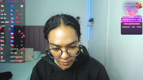 Snapshot of niina_lovee_ chatting on December 2024 04:37:01 PM online show from December 2024 04:37:01 PM