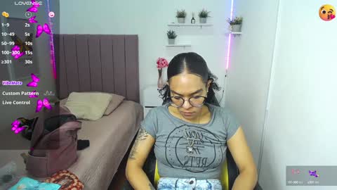 Snapshot of niina_lovee_ chatting on December 2024 05:59:02 PM online show from December 2024 05:59:02 PM