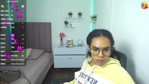 Snapshot of niina_lovee_ chatting on December 2024 03:17:01 PM online show from December 2024 03:17:01 PM