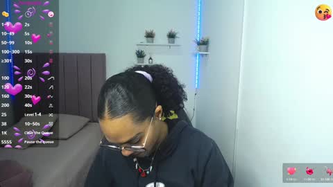 Snapshot of niina_lovee_ chatting on December 2024 03:55:02 PM online show from December 2024 03:55:02 PM