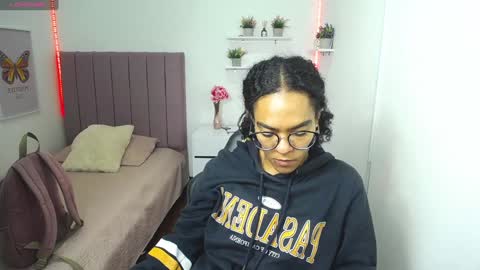 Snapshot of niina_lovee_ chatting on December 2024 01:59:02 PM online show from December 2024 01:59:02 PM