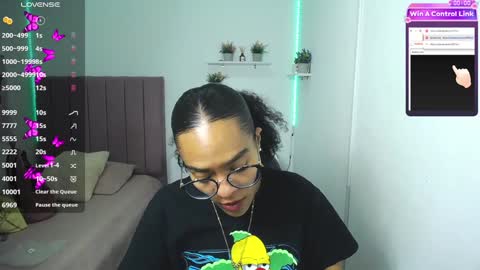 Snapshot of niina_lovee_ chatting on December 2024 04:40:01 PM online show from December 2024 04:40:01 PM