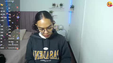 Snapshot of niina_lovee_ chatting on January 2025 01:52:02 PM online show from January 2025 01:52:02 PM
