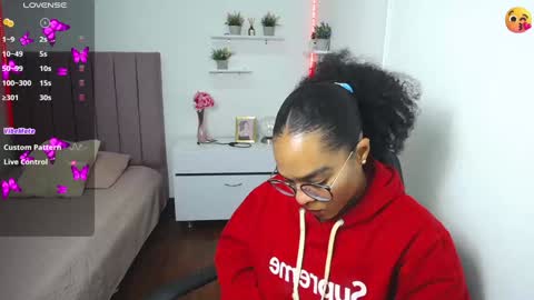 Snapshot of niina_lovee_ chatting on January 2025 05:43:02 PM online show from January 2025 05:43:02 PM