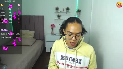 Snapshot of niina_lovee_ chatting on January 2025 05:02:01 PM online show from January 2025 05:02:01 PM