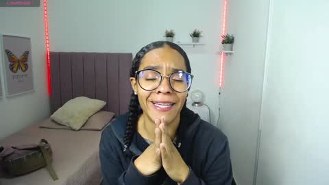 Snapshot of niina_lovee_ chatting on February 2025 01:54:01 PM online show from February 2025 01:54:01 PM