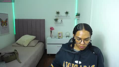 Snapshot of niina_lovee_ chatting on February 2025 04:58:02 PM online show from February 2025 04:58:02 PM