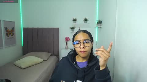 Snapshot of niina_lovee_ chatting on February 2025 01:54:02 PM online show from February 2025 01:54:02 PM