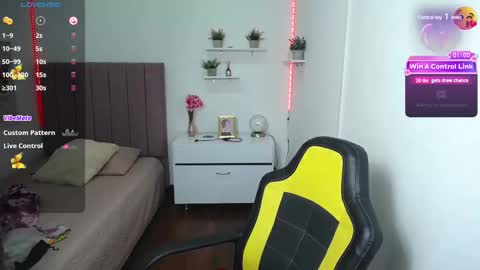 Snapshot of niina_lovee_ chatting on February 2025 06:05:01 PM online show from February 2025 06:05:01 PM