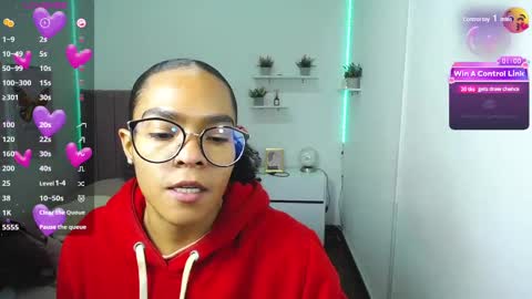 Snapshot of niina_lovee_ chatting on February 2025 04:41:02 PM online show from February 2025 04:41:02 PM