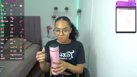 Snapshot of niina_lovee_ chatting on February 2025 05:28:01 PM online show from February 2025 05:28:01 PM