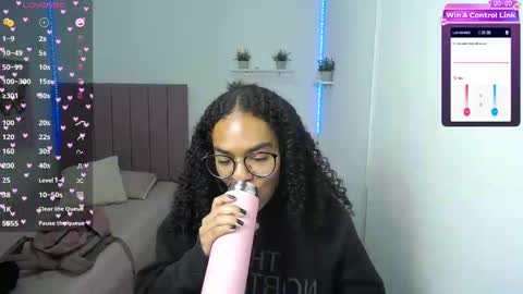 Snapshot of niina_lovee_ chatting on February 2025 03:31:02 PM online show from February 2025 03:31:02 PM
