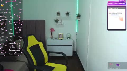 Snapshot of niina_lovee_ chatting on February 2025 06:37:02 PM online show from February 2025 06:37:02 PM