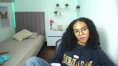 Snapshot of niina_lovee_ chatting on February 2025 04:16:02 PM online show from February 2025 04:16:02 PM