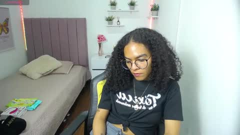 Snapshot of niina_lovee_ chatting on February 2025 07:21:01 PM online show from February 2025 07:21:01 PM