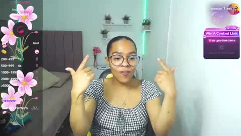 Snapshot of niina_lovee_ chatting on March 2025 06:00:02 PM online show from March 2025 06:00:02 PM