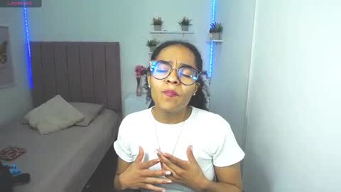 Snapshot of niina_lovee_ chatting on March 2025 05:17:02 PM online show from March 2025 05:17:02 PM