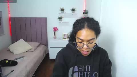 Snapshot of niina_lovee_ chatting on March 2025 03:41:01 PM online show from March 2025 03:41:01 PM