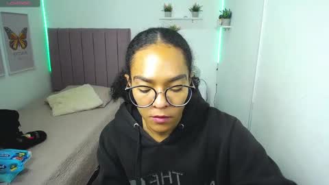 Snapshot of niina_lovee_ chatting on March 2025 04:24:02 PM online show from March 2025 04:24:02 PM