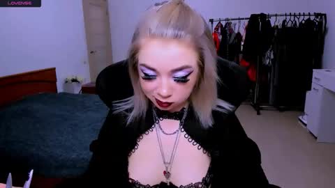 nikigoddesss online show from April 2026 04:46:01 AM