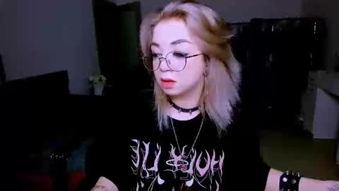 nikigoddesss online show from April 2026 06:19:01 AM