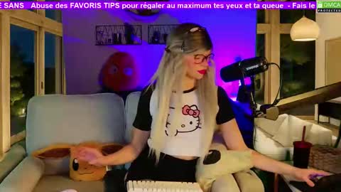 Snapshot of nikki_goldberg chatting on November 2025 08:52:02 PM Kitty Chatte online show from November 2025 08:52:02 PM