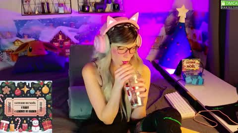 Snapshot of nikki_goldberg chatting on December 2025 09:21:02 PM Kitty Chatte online show from December 2025 09:21:02 PM