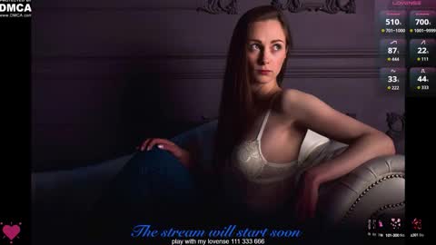 Snapshot of nikki_maks chatting on October 2025 05:38:01 AM The next broadcast will be on at 900 UTC3 online show from October 2025 05:38:01 AM