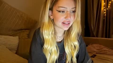 Snapshot of nikki_whatever chatting on December 2024 09:43:02 PM nicolette online show from December 2024 09:43:02 PM