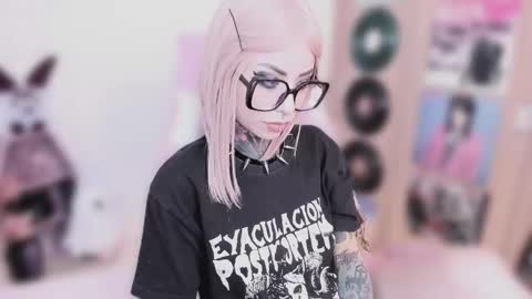 Nikki Ramone   online show from January 2026 11:26:01 AM