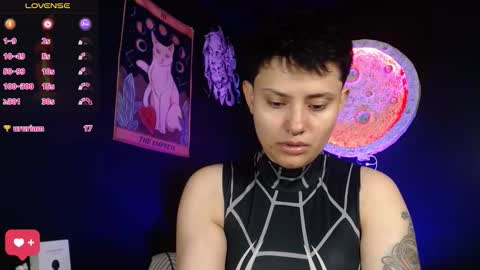 Nikky online show from November 2025 02:02:01 PM