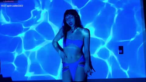 Snapshot of nikol_je chatting on October 2025 10:18:02 PM Nicole cam online show from October 2025 10:18:02 PM