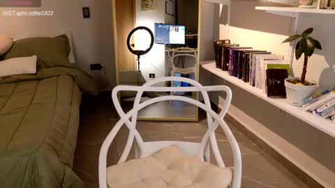 Snapshot of nikol_je chatting on December 2025 11:54:01 PM Nicole cam online show from December 2025 11:54:01 PM