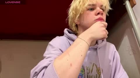 Snapshot of nikolasbucks chatting on December 2025 06:03:02 PM nikolasbucks online show from December 2025 06:03:02 PM