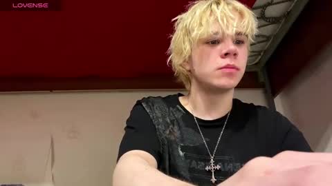 Snapshot of nikolasbucks chatting on December 2025 06:27:02 PM nikolasbucks online show from December 2025 06:27:02 PM