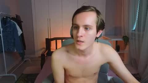 Snapshot of nikompell chatting on March 2025 08:21:02 AM niko online show from March 2025 08:21:02 AM