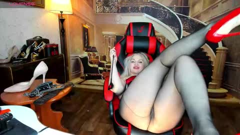 Snapshot of nina_deville chatting on February 2026 03:11:01 AM Nina online show from February 2026 03:11:01 AM