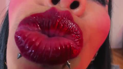 Nina Fox  online show from April 2026 02:55:02 PM