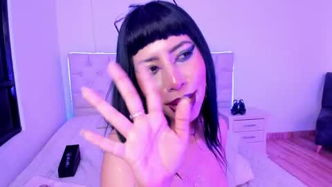 Nina Fox  online show from May 2026 11:45:02 PM