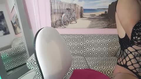 Snapshot of nina_smalls chatting on October 2025 12:28:01 PM Nina online show from October 2025 12:28:01 PM